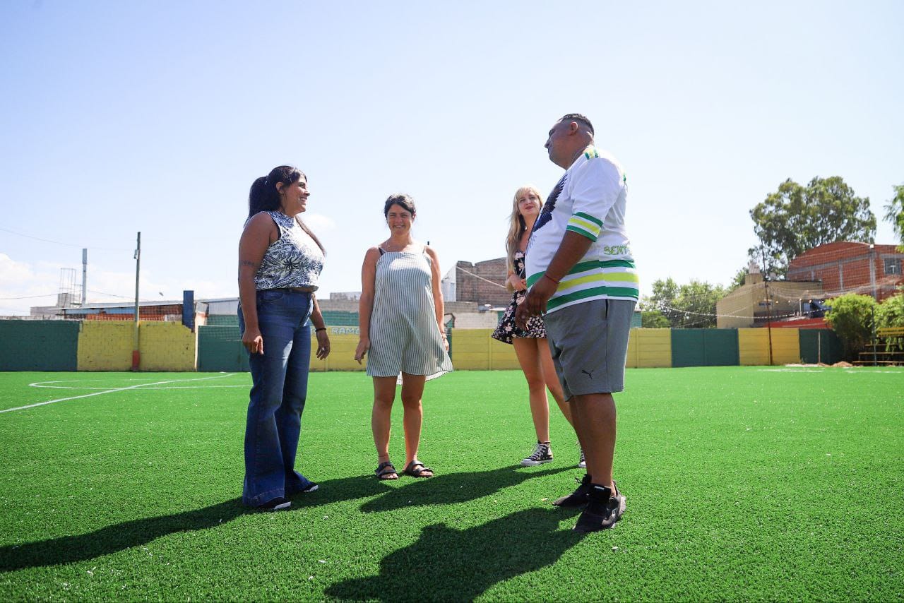 CON APOYO MUNICIPAL AVANZA LA OBRA EN LA CANCHA DEL CLUB SAN PABLO