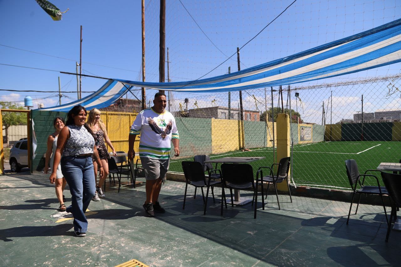 CON APOYO MUNICIPAL AVANZA LA OBRA EN LA CANCHA DEL CLUB SAN PABLO