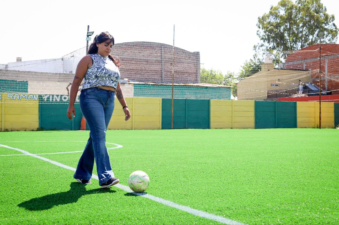 CON APOYO MUNICIPAL AVANZA LA OBRA EN LA CANCHA DEL CLUB SAN PABLO