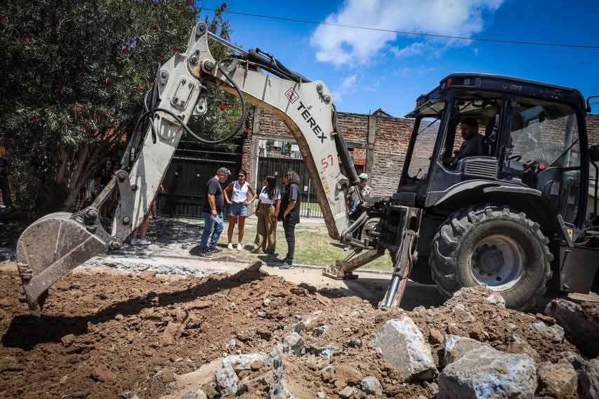 OPERATIVOS DE BACHEO EN HORMIGÓN: MAYRA Y EVA MIERI RECORRIERON LA OBRA