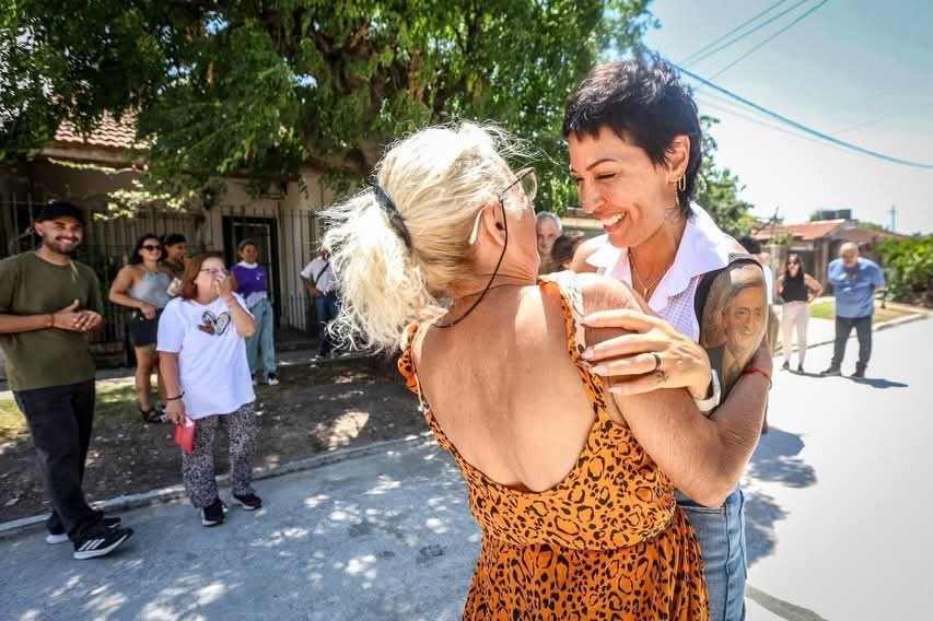 MAYRA Y EVA MIERI INAUGURARON NUEVOS PAVIMENTOS EN EL BARRIO EL DORADO