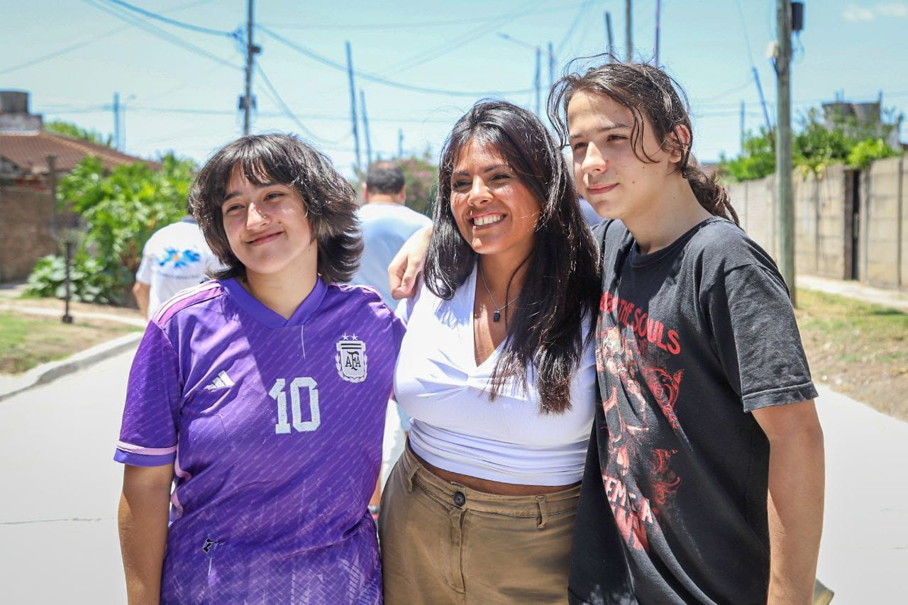 MAYRA Y EVA MIERI INAUGURARON NUEVOS PAVIMENTOS EN EL BARRIO EL DORADO