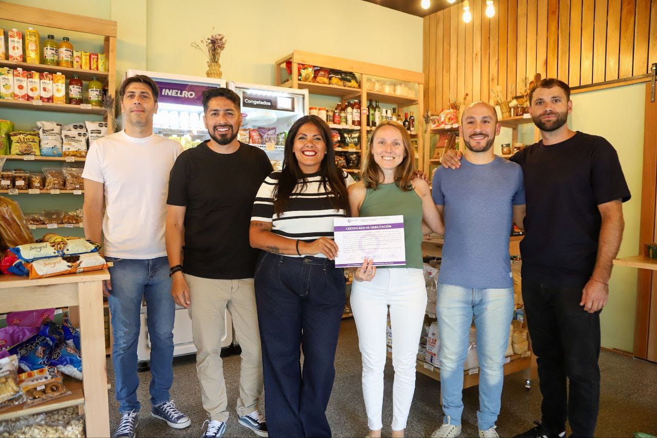 EL MUNICIPIO ENTREGÓ CERTIFICADOS DE HABILITACIÓN A COMERCIOS QUILMEÑOS