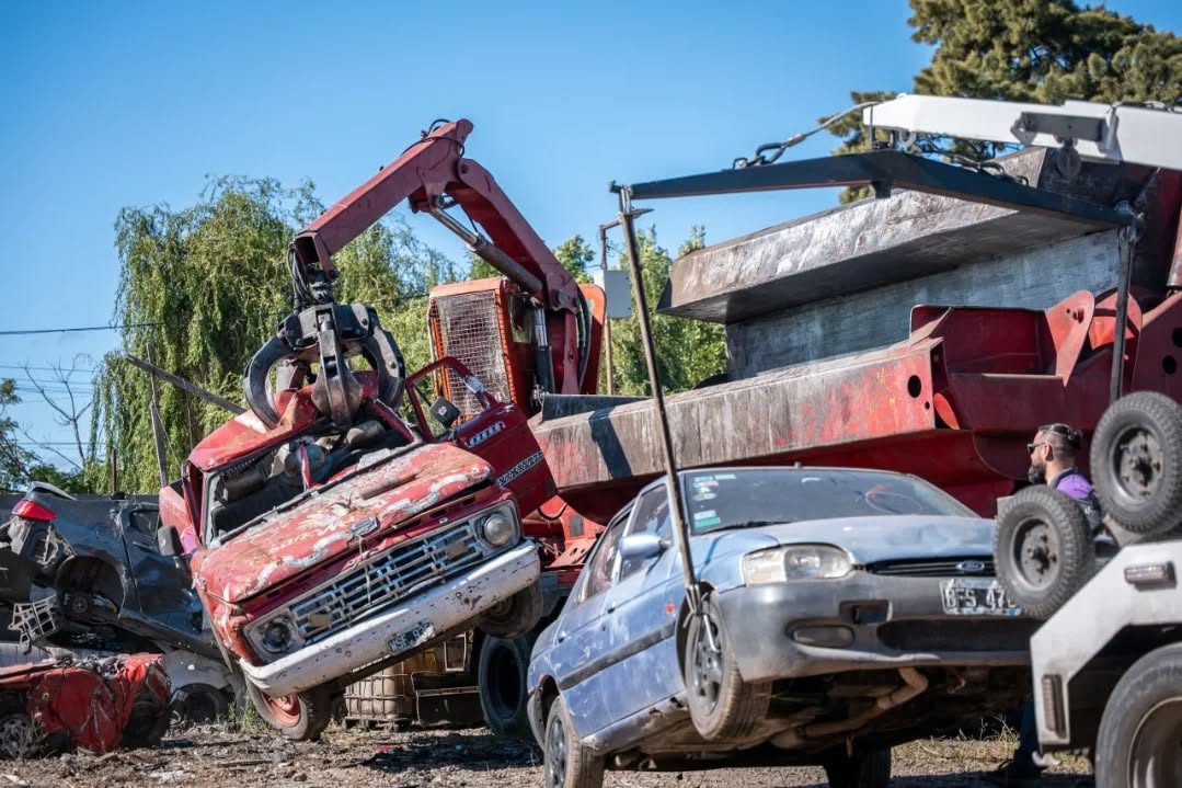 EL MUNICIPIO REALIZÓ UNA JORNADA DE COMPACTACIÓN DE VEHÍCULOS SECUESTRADOS