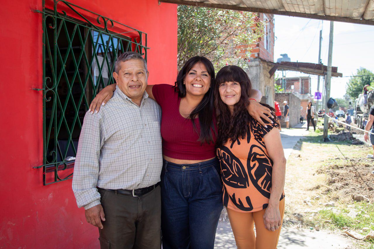 AVANZAN LAS TAREAS DE PAVIMENTACIÓN DE 20 CUADRAS EN EL BARRIO SANTA LUCÍA 
