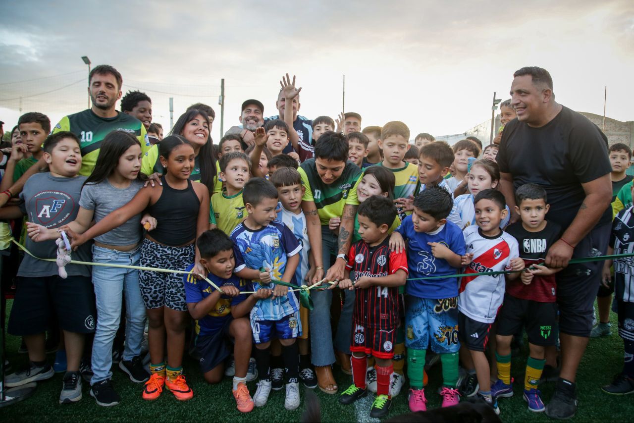 MAYRA Y EVA INAUGURARON LA NUEVA CANCHA DE SINTÉTICO DEL CLUB SAN PABLO