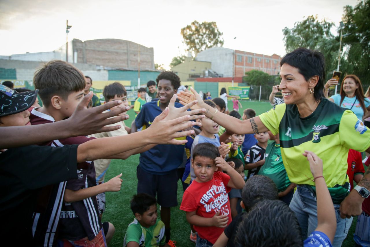 MAYRA Y EVA INAUGURARON LA NUEVA CANCHA DE SINTÉTICO DEL CLUB SAN PABLO