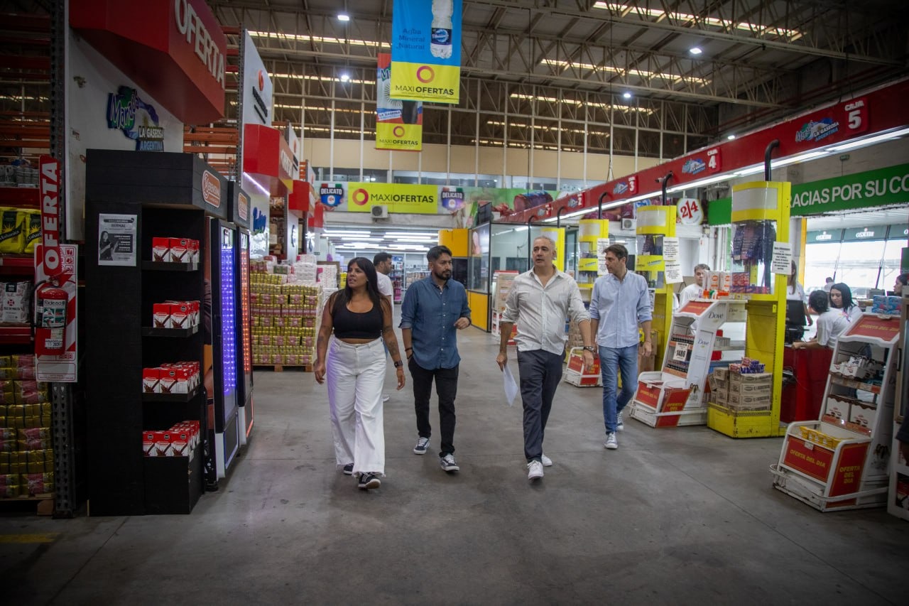  EL MUNICIPIO ENTREGÓ LA HABILITACIÓN A LA DISTRIBUIDORA MAXI OFERTAS