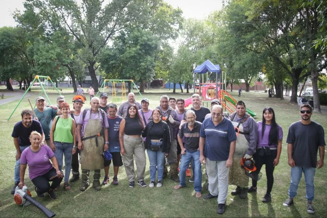 EL MUNICIPIO SIGUE CON LA PUESTA EN VALOR DE LOS ESPACIOS VERDES 