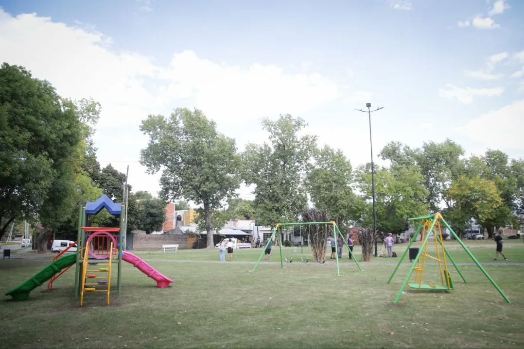 EL MUNICIPIO SIGUE CON LA PUESTA EN VALOR DE LOS ESPACIOS VERDES 
