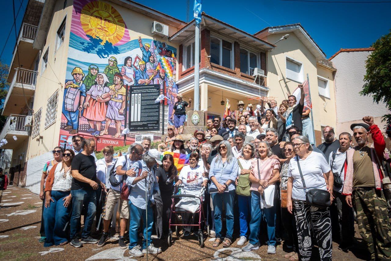 MAYRA, EVA MIERI Y JUAN MENA DESCUBRIERON UN MURAL EN EL EX POZO DE QUILMES