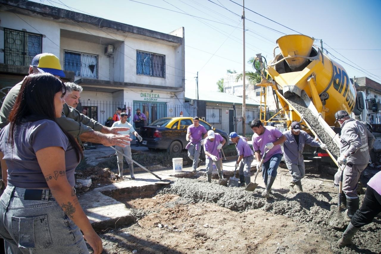 AVANZAN OBRAS DE BACHEO EN LOS EUCALIPTUS CON FONDOS MUNICIPALES