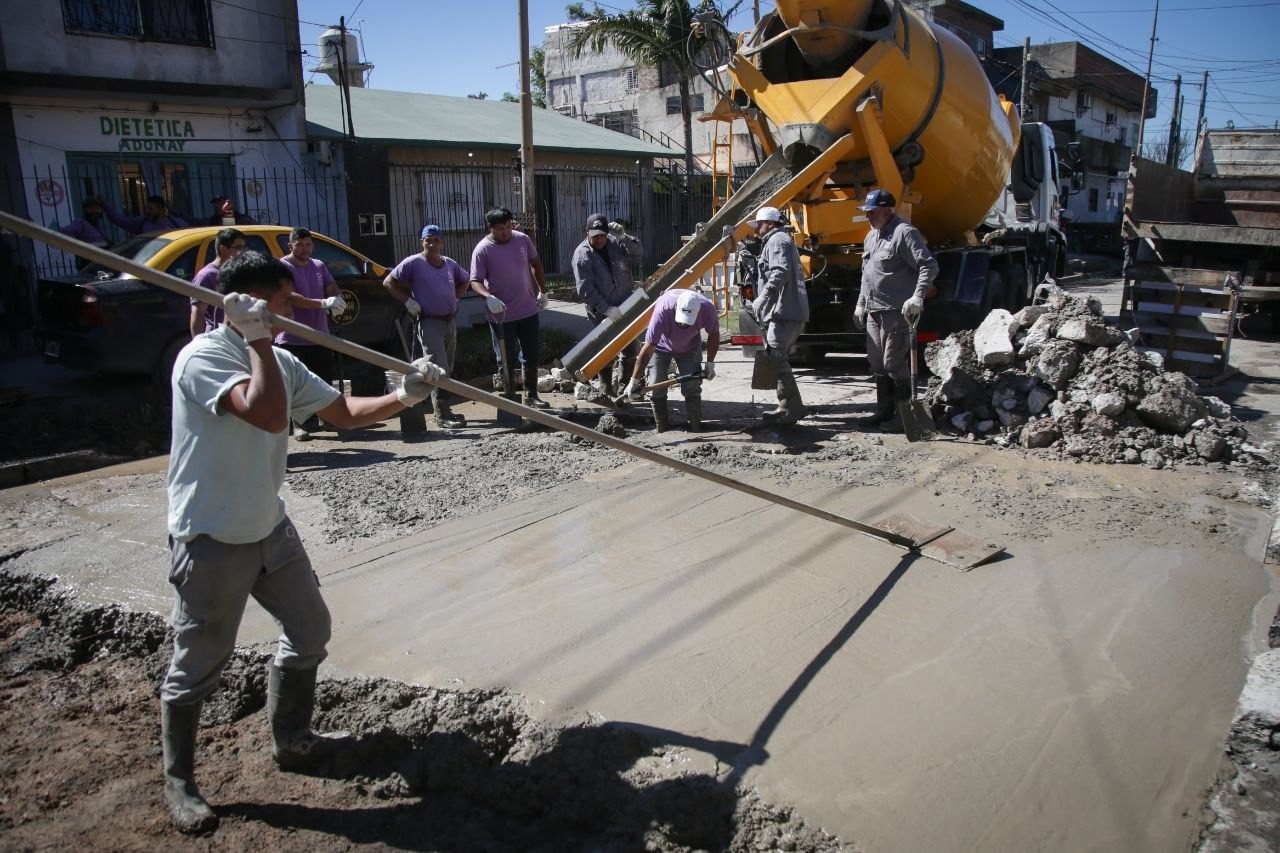 AVANZAN OBRAS DE BACHEO EN LOS EUCALIPTUS CON FONDOS MUNICIPALES