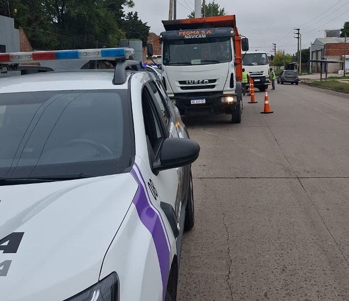 EL MUNICIPIO DE QUILMES INFRACCIONÓ A UN CAMIÓN CON CARGA ILEGAL DE TIERRA