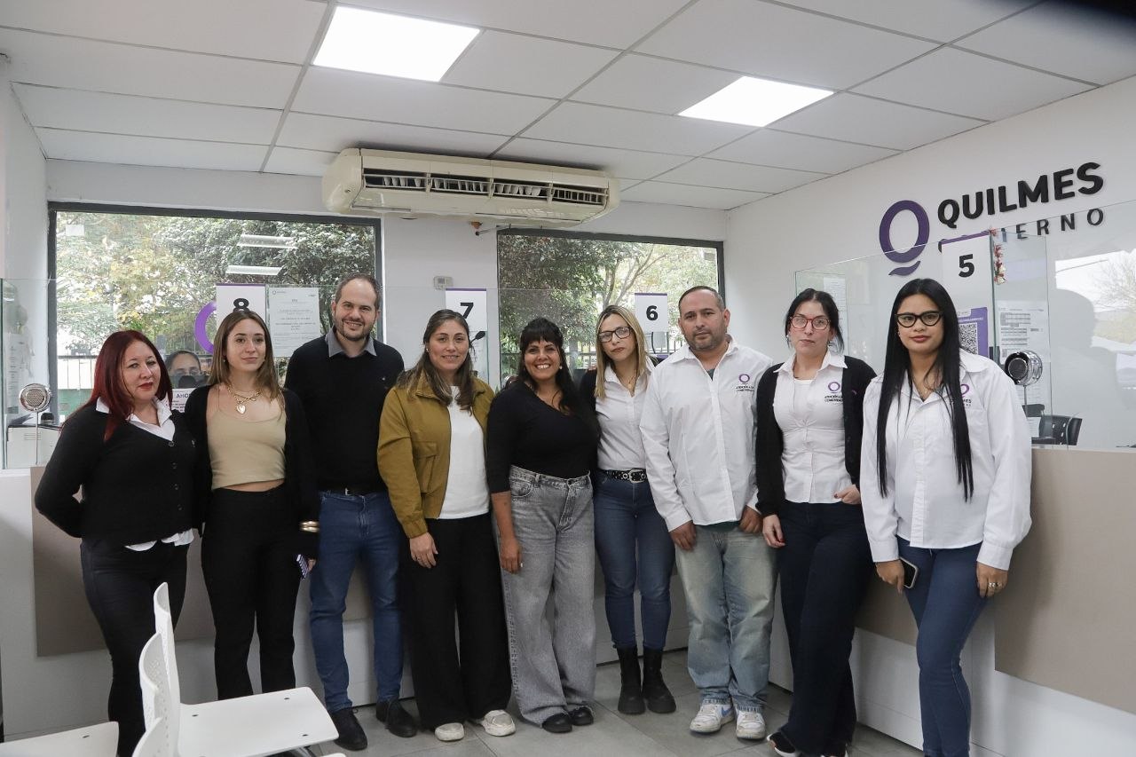 EVA MIERI Y FUNCIONARIOS RECORRIERON LA OFICINA DE ATENCIÓN A LA COMUNIDAD 