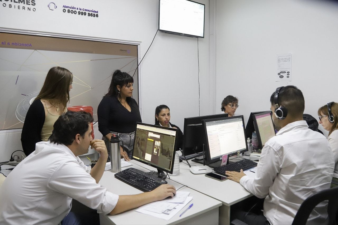 EVA MIERI Y FUNCIONARIOS RECORRIERON LA OFICINA DE ATENCIÓN A LA COMUNIDAD 