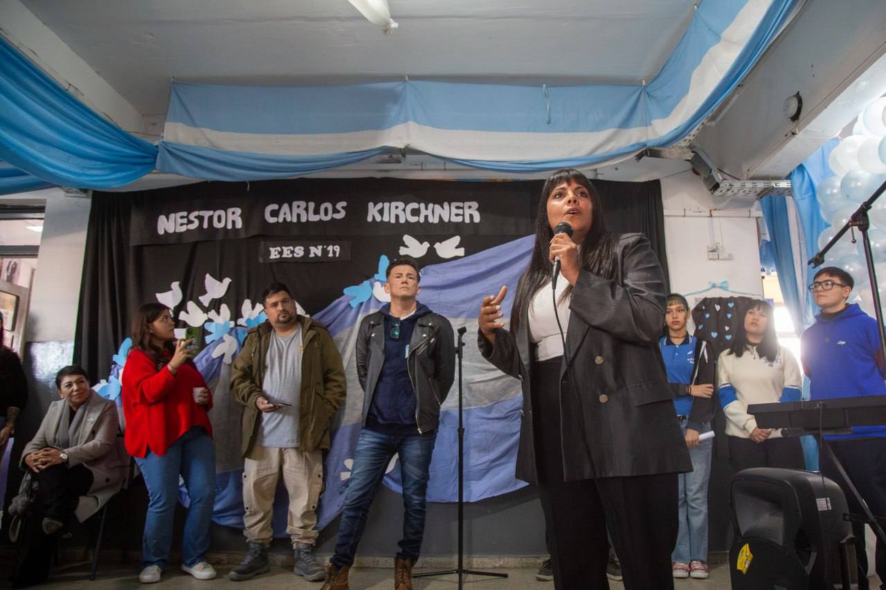 LA COMUNIDAD IMPUSO EL NOMBRE “NÉSTOR CARLOS KIRCHNER” A LA EES Nº 19