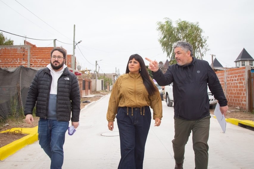 NUEVAS CUADRAS DE PAVIMENTO FINALIZADAS EN EL BARRIO OWEN DE LA RIBERA
