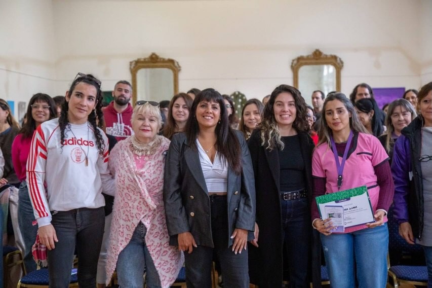 ENTREGARON CERTIFICADOS DE CAPACITACIÓN EN LEY MICAELA A TRABAJADORAS 