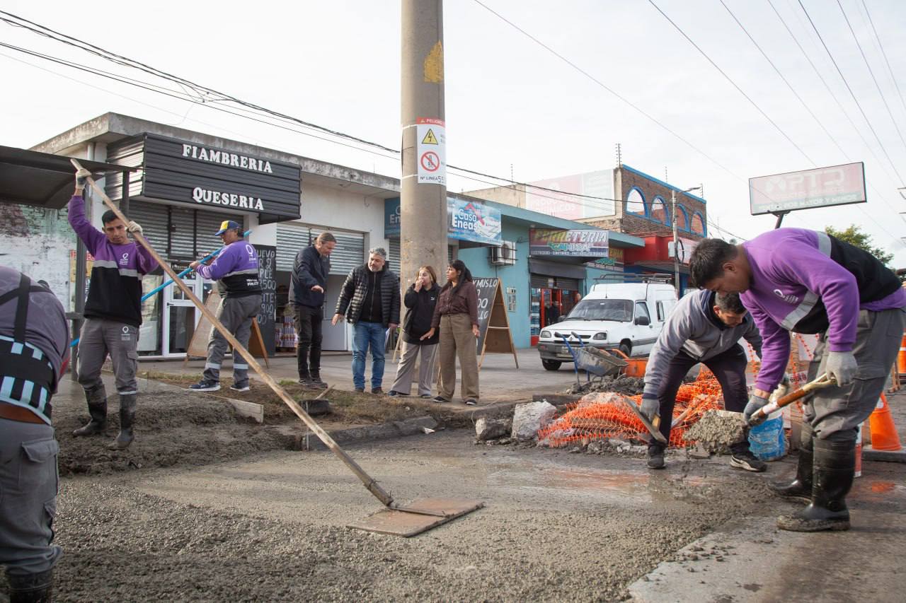 LA COMUNA CONTINÚA CON LOS OPERATIVOS DE BACHEO EN HORMIGÓN 