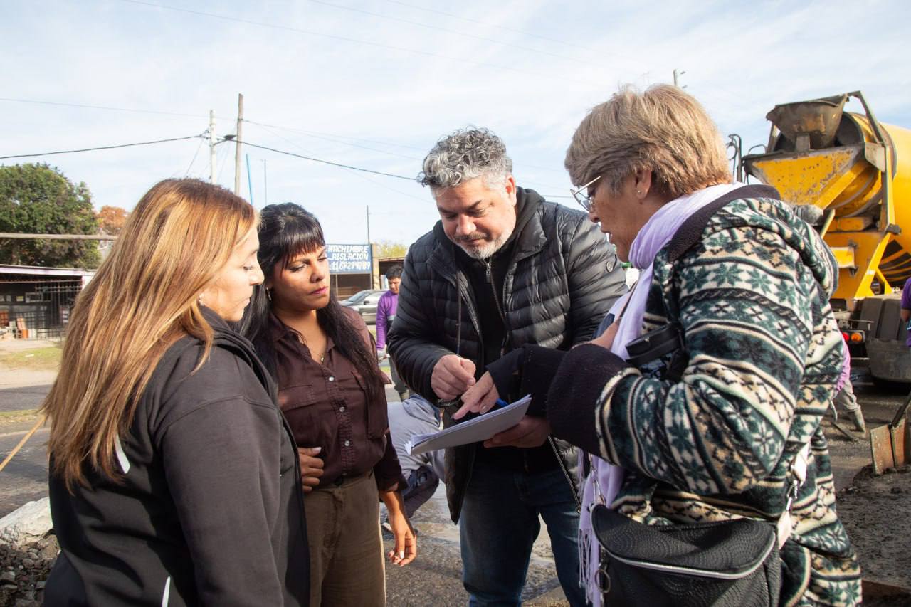 LA COMUNA CONTINÚA CON LOS OPERATIVOS DE BACHEO EN HORMIGÓN 