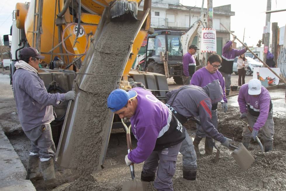 LA COMUNA CONTINÚA CON LOS OPERATIVOS DE BACHEO EN HORMIGÓN 