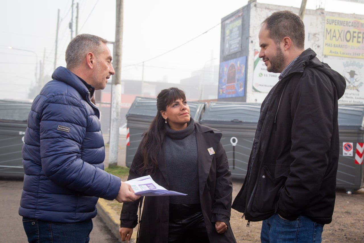 SE PRESENTARON LOS PRIMEROS 12 CONTENEDORES EN  SOLANO Y UN CAMIÓN 