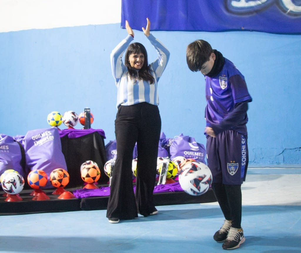 EL MUNICIPIO ENTREGÓ KITS DEPORTIVOS A 37 CLUBES DE BARRIO 