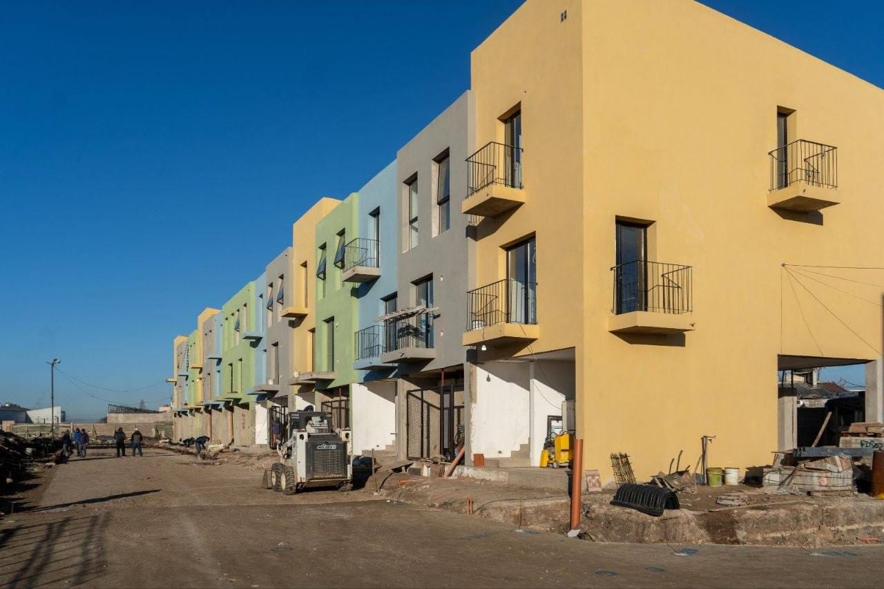 AVANZAN LAS OBRAS DE 28 VIVIENDAS EN EL BARRIO LA ODISEA, DE QUILMES OESTE