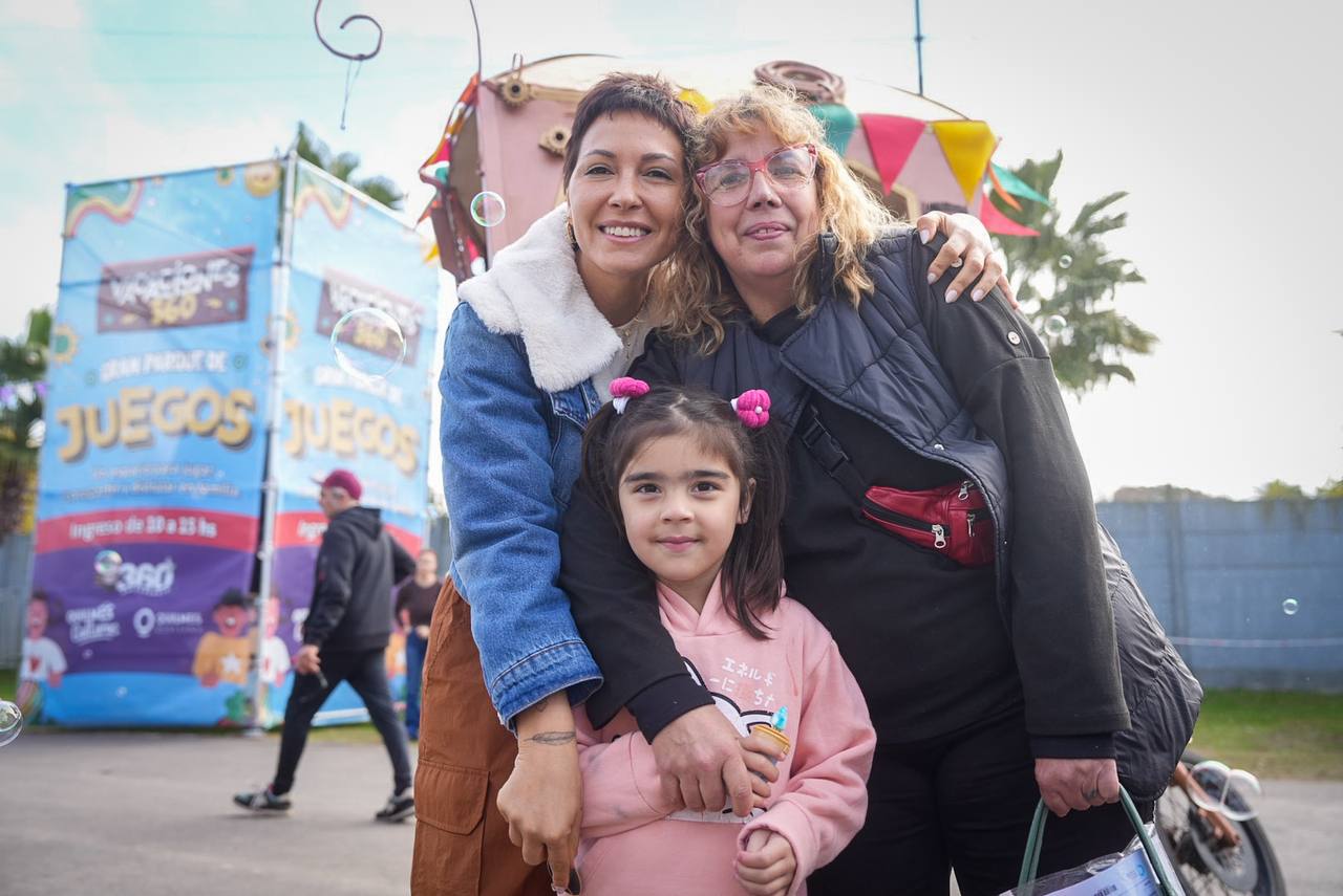MAYRA RECORRIÓ EL GRAN PARQUE DE JUEGOS DEL POLIDEPORTIVO MUNICIPAL