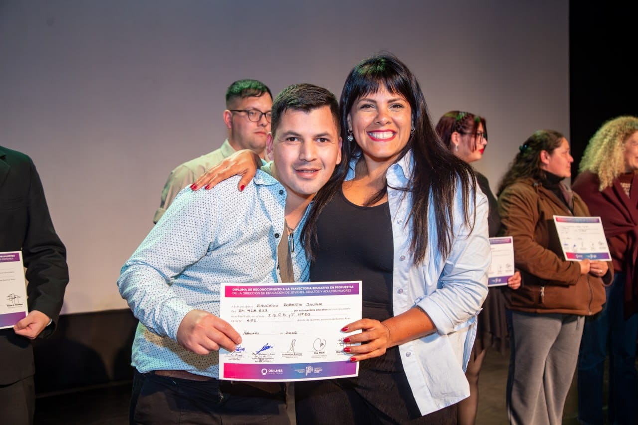  EVA MIERI ENTREGÓ DIPLOMAS LOS EGRESADOS DEL PROGRAMA FINES QUILMES