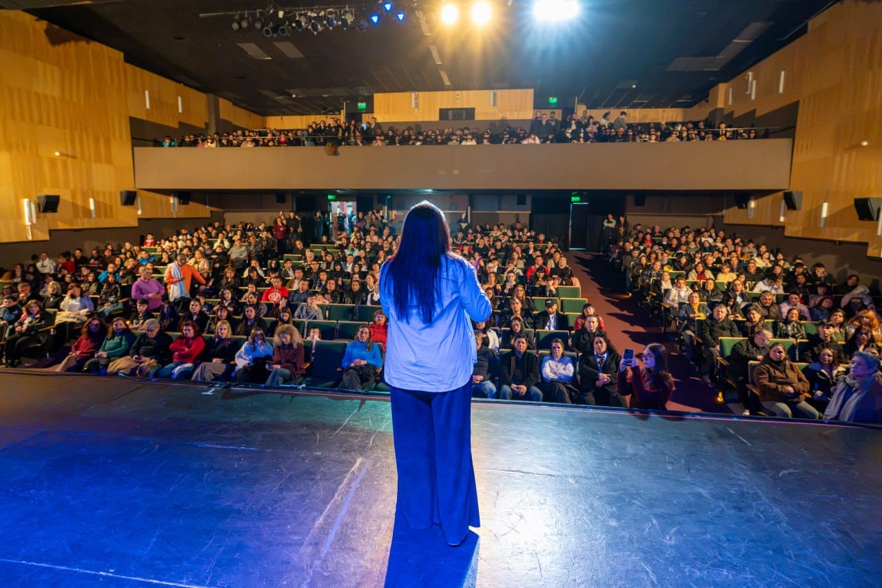 EVA MIERI ENTREGÓ DIPLOMAS LOS EGRESADOS DEL PROGRAMA FINES QUILMES