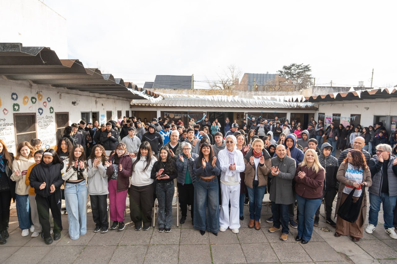 INAUGURARON LA PRIMERA ETAPA DE LA OBRA DE LA ESCUELA SECUNDARIA Nº 8 DE DO