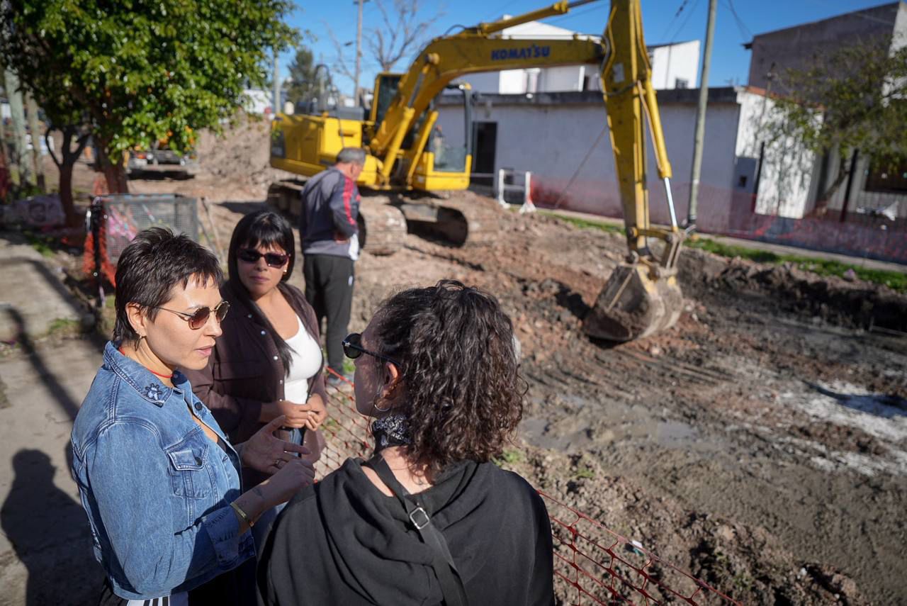 MAYRA Y EVA MIERI RECORRIERON EL INICIO DE LA OBRA DE PAVIMENTACIÓN DE 10 N