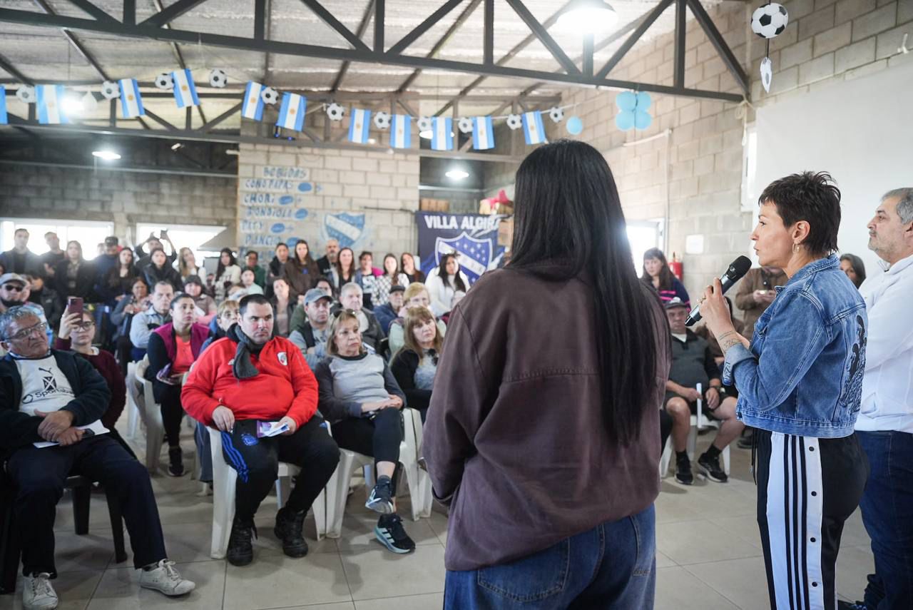 MAYRA Y EVA MIERI RECORRIERON EL INICIO DE LA OBRA DE PAVIMENTACIÓN DE 10 N
