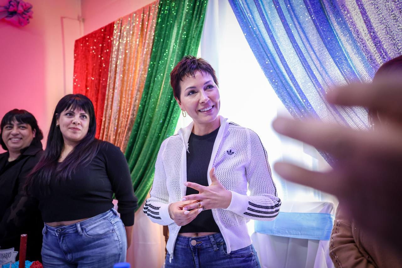  MAYRA Y EVA MIERI EN LA CELEBRACIÓN DE LA FERIA TINKUNAKU