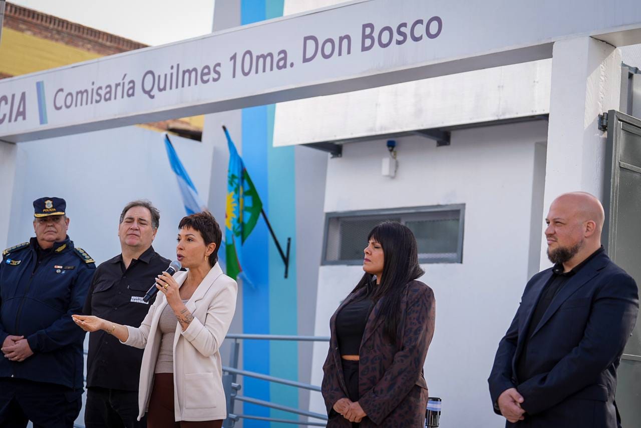 MAYRA, EVA MIERI Y EL MINISTRO ALONSO INAUGURARON LA NUEVA COMISARÍA 10°