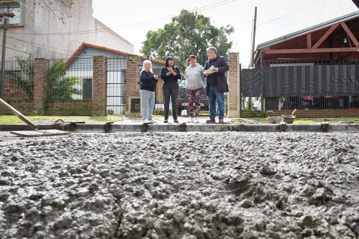  EL MUNICIPIO DE QUILMES AVANZA CON EL PLAN DE BACHEO EN QUILMES OESTE
