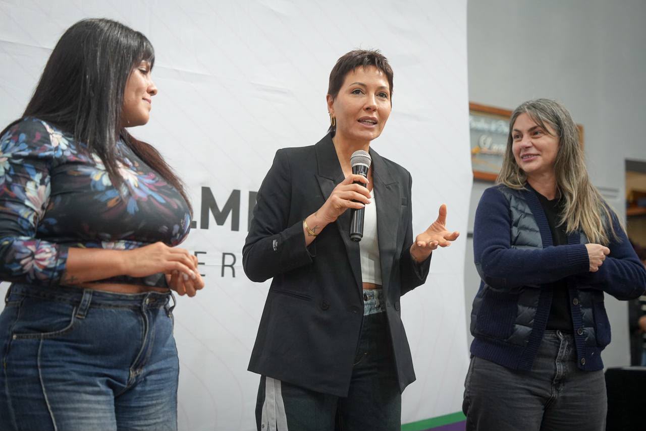 MAYRA Y EVA MIERI ENTREGARON 200 PROTECTORES AUDITIVOS 