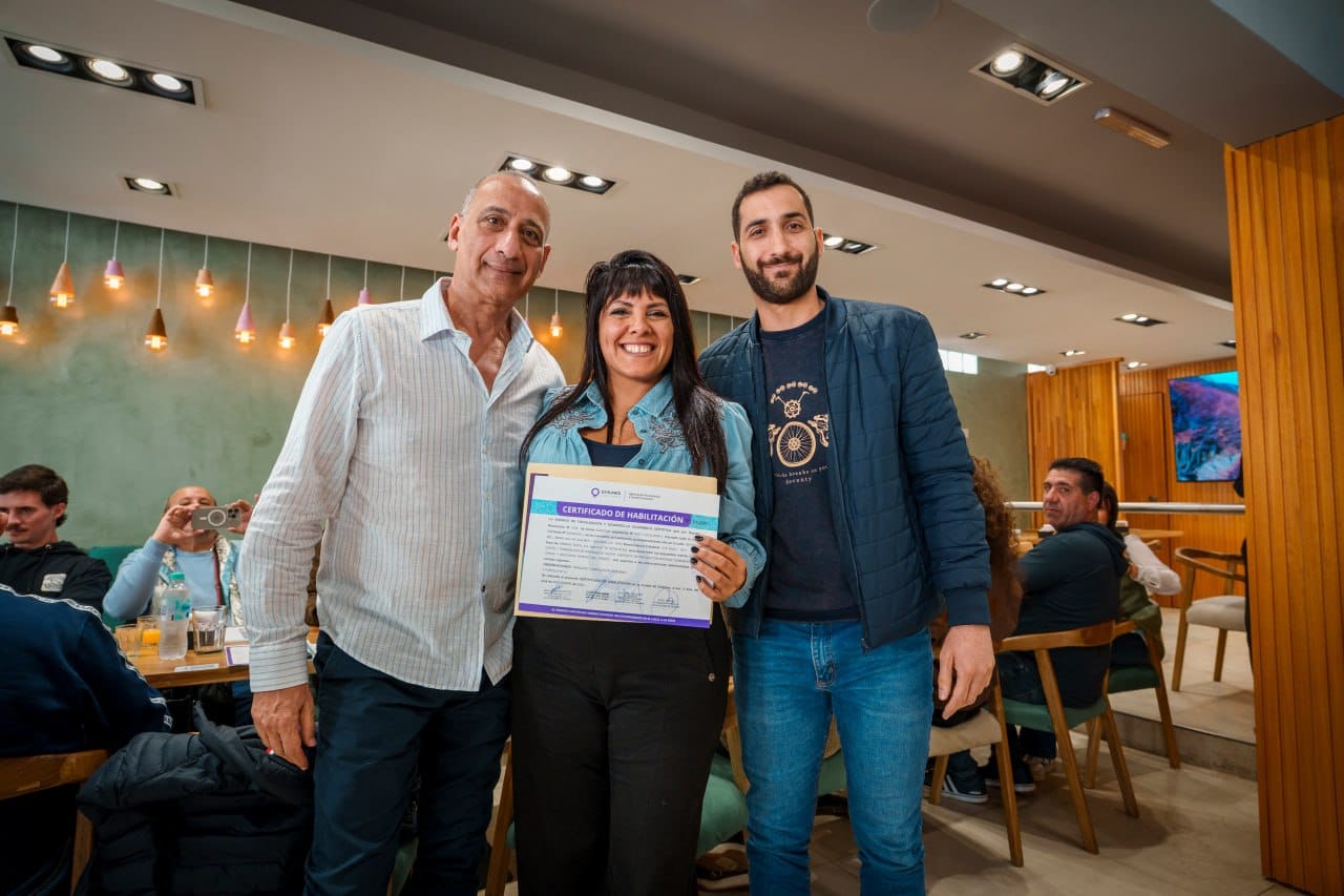El MUNICIPIO DE QUILMES ENTREGÓ CERTIFICADOS DE HABILITACIÓN A 15 COMERCIOS