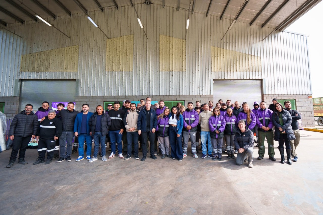 EL MUNICIPIO ENTREGÓ HERRAMIENTAS Y MAQUINARIA A LOS TRABAJADORES DEL GIRSU